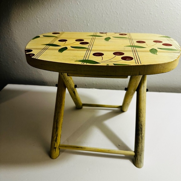 Vintage Tender Heart Treasure Cherry painted Wood Folding Stool Stand Indoor - Picture 1 of 12